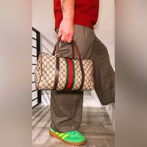 Meet your Posher, Victor